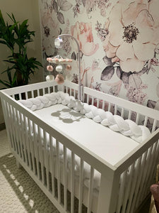 Somos una marca liderada 100% por mujeres mexicanas. Creamos, diseñamos y confeccionamos artículos de decoración de la mano con tus ideas y sueños. Cada producto es personalizado para ti.